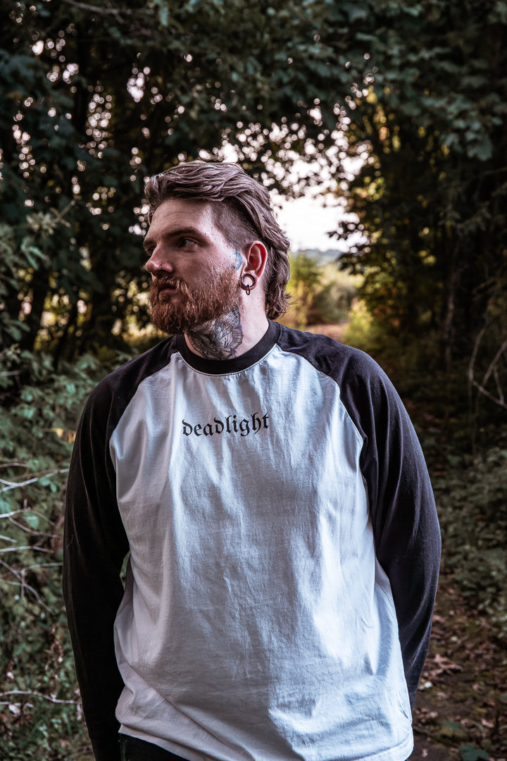 DEADLIGHT LOGO RAGLAN LONG SLEEVE - BLACK/WHITE