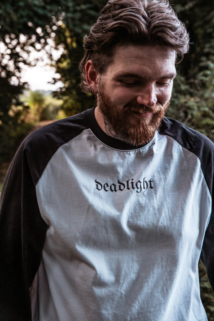 DEADLIGHT LOGO RAGLAN LONG SLEEVE - BLACK/WHITE
