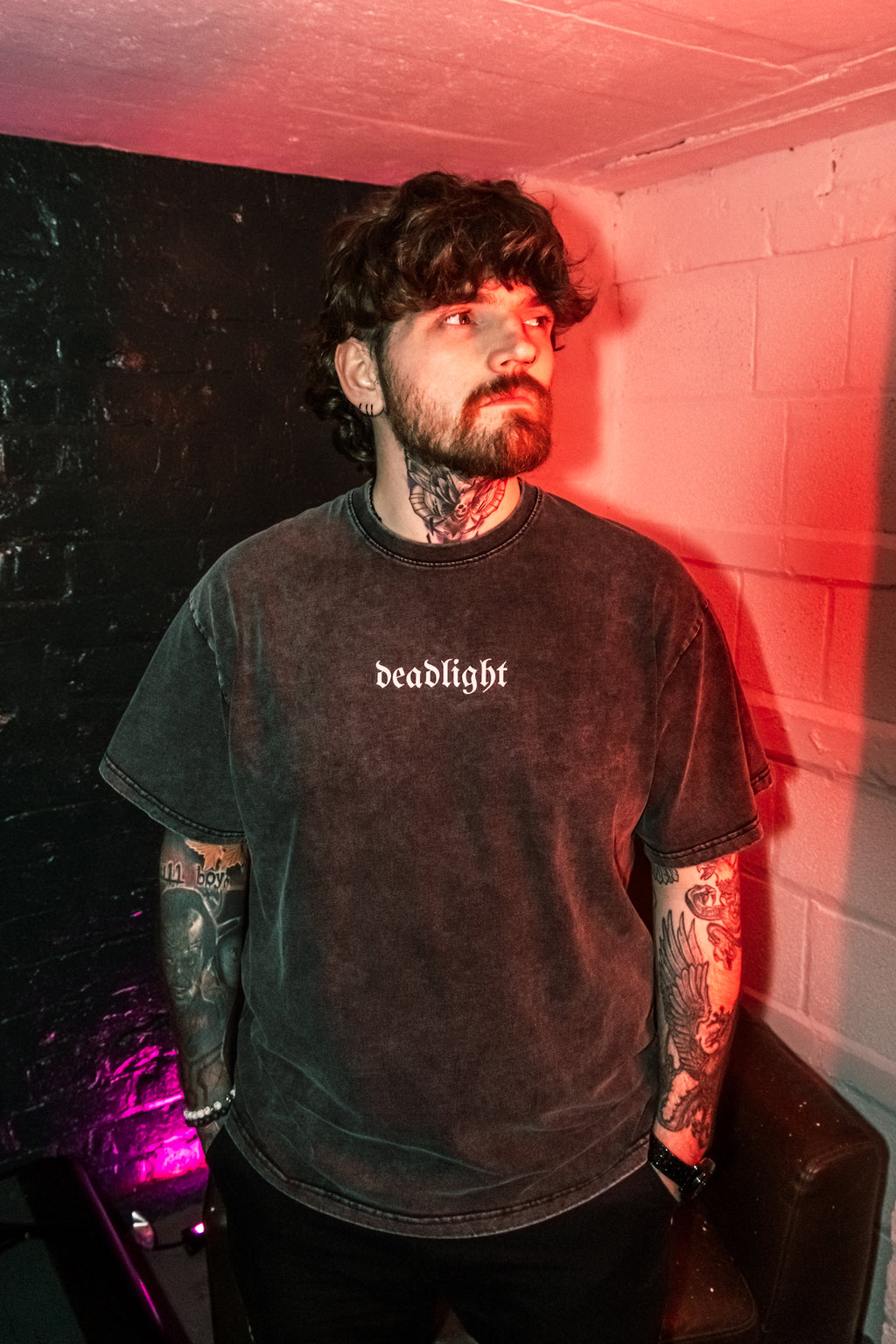 DEADLIGHT SIGNATURE LOGO TEE - SNOW WASHED BLACK