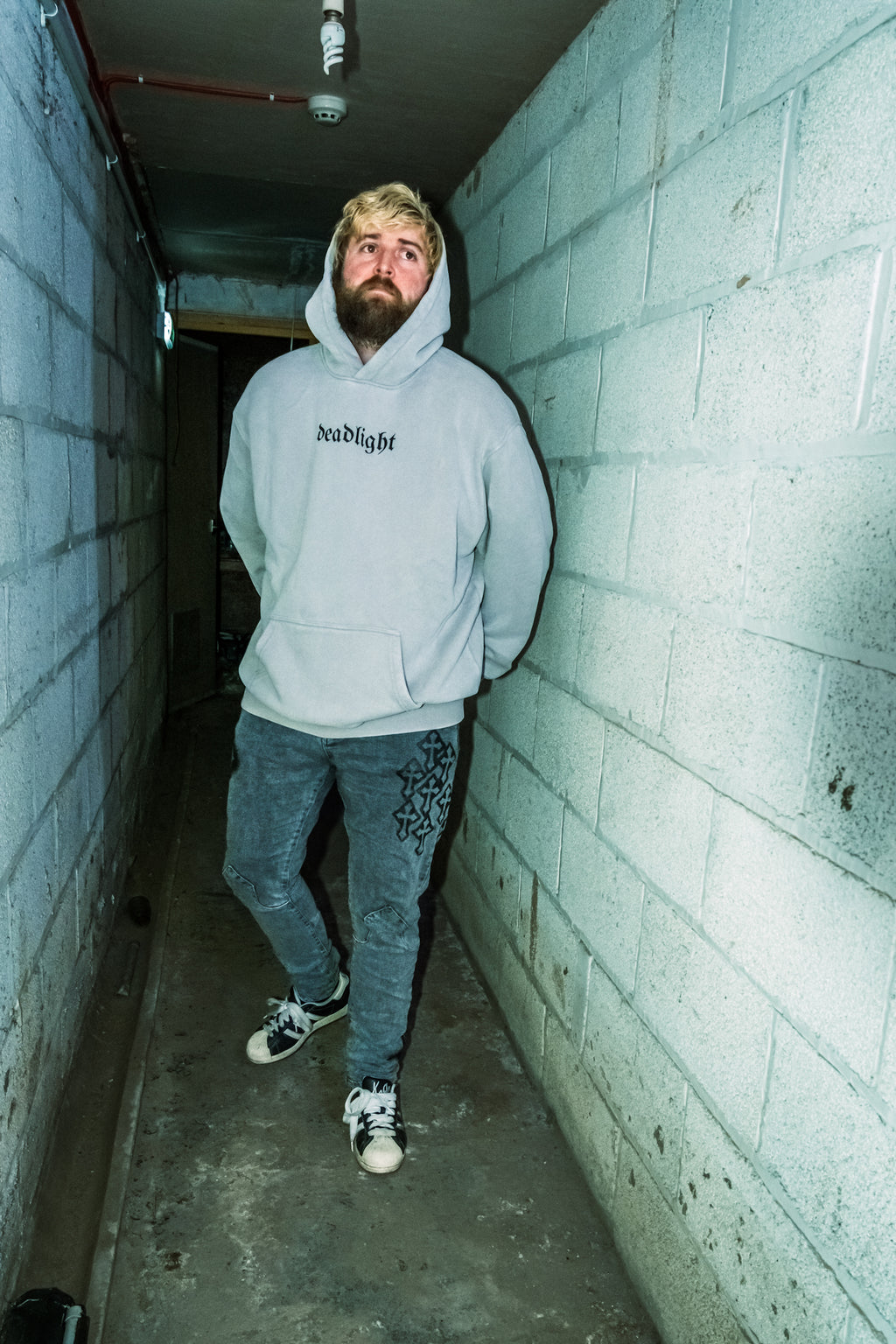 DEADLIGHT SIGNATURE LOGO HOODIE - SNOW WASHED GREY