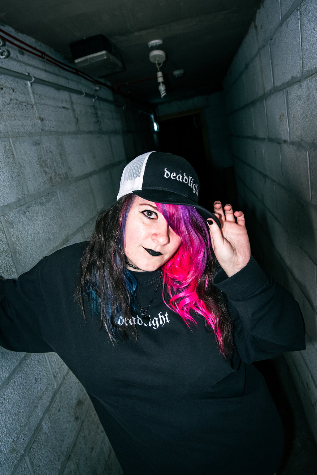 DEADLIGHT LOGO TRUCKER HAT - BLACK/WHITE
