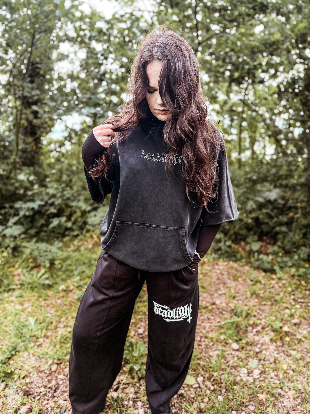 DEADLIGHT BARBED WIRE SKULL CARD SHORT SLEEVE HOODIE - MINERAL WASH BLACK