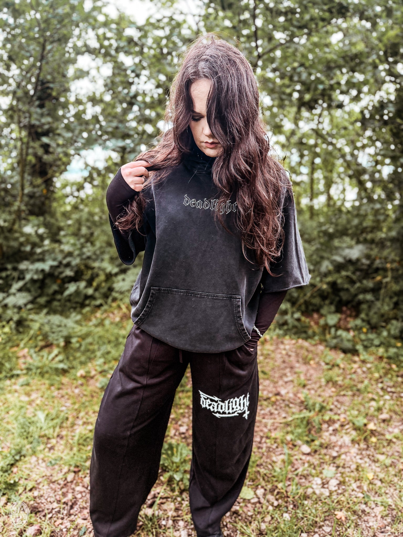 DEADLIGHT BARBED WIRE SKULL CARD SHORT SLEEVE HOODIE - MINERAL WASH BLACK