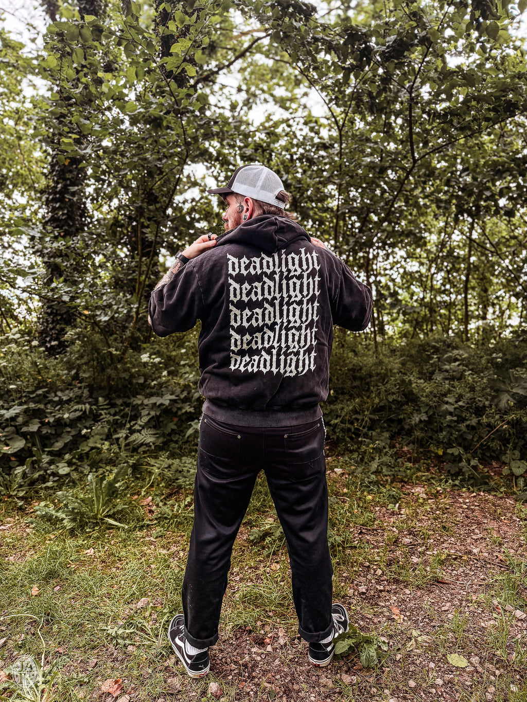 DEADLIGHT REPEAT SCRIPT SHORT SLEEVE HOODIE - MINERAL WASH BLACK
