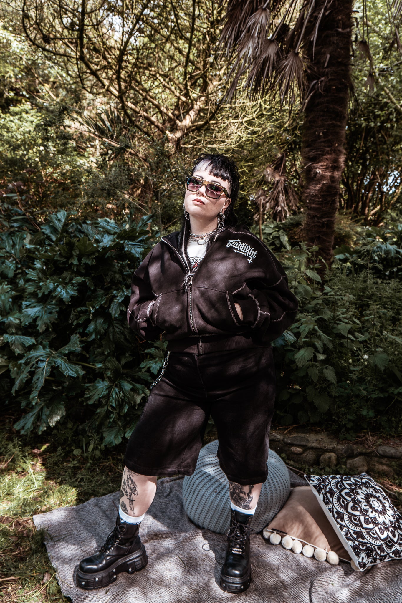 ALTERED LOGO ZIP UP HOODIE - BLACK