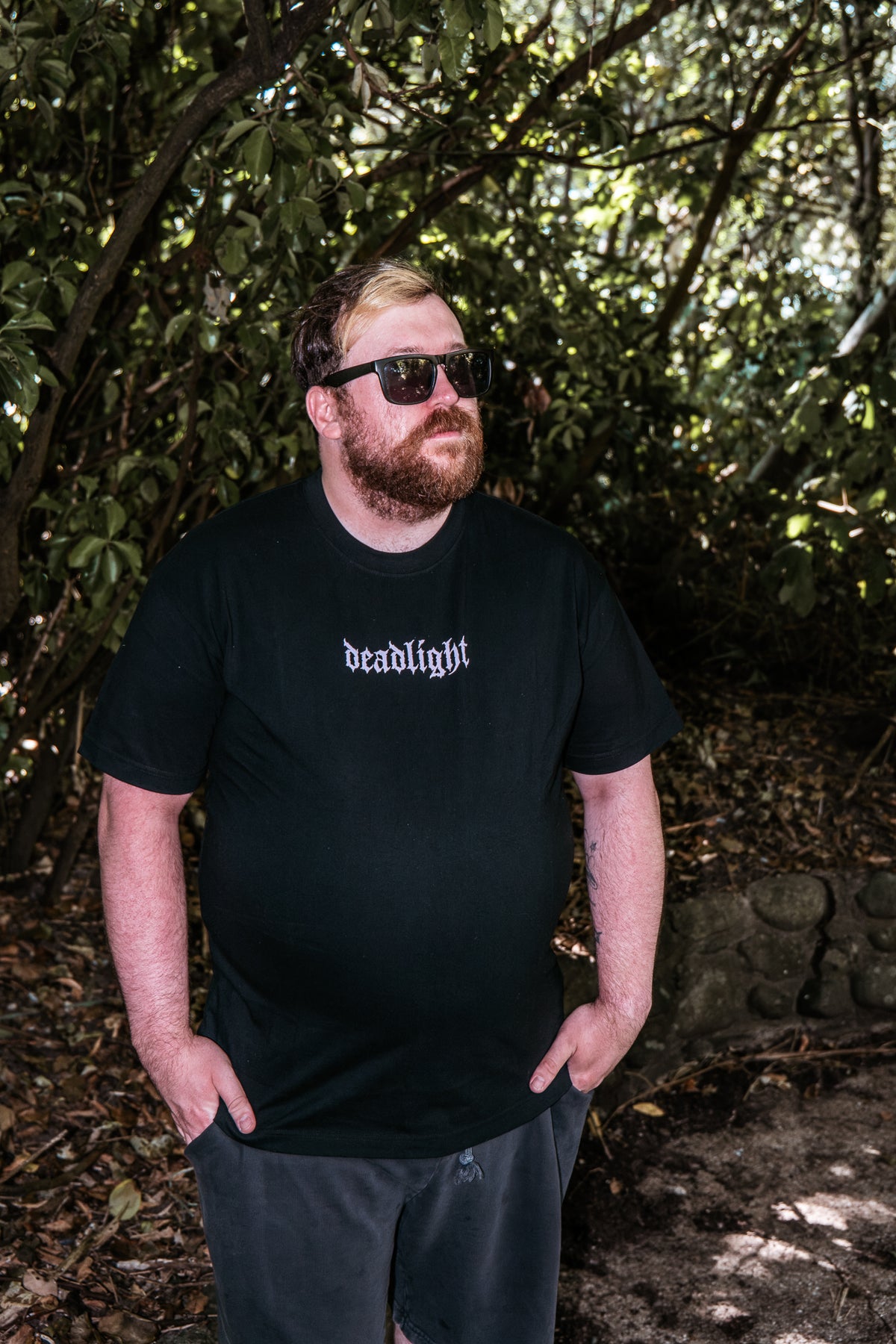 LAVENDER EYES TEE - BLACK