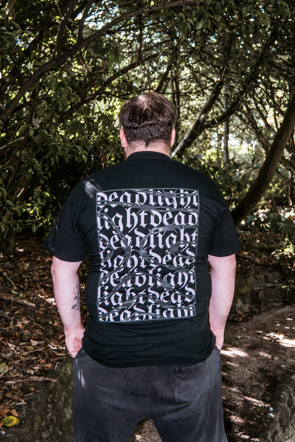 LAVENDER EYES TEE - BLACK