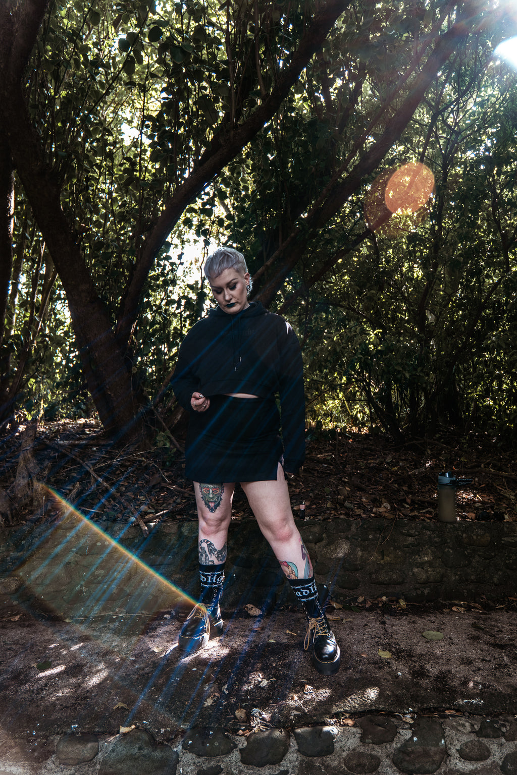 DARKER STILL CROPPED HOODIE - BLACK
