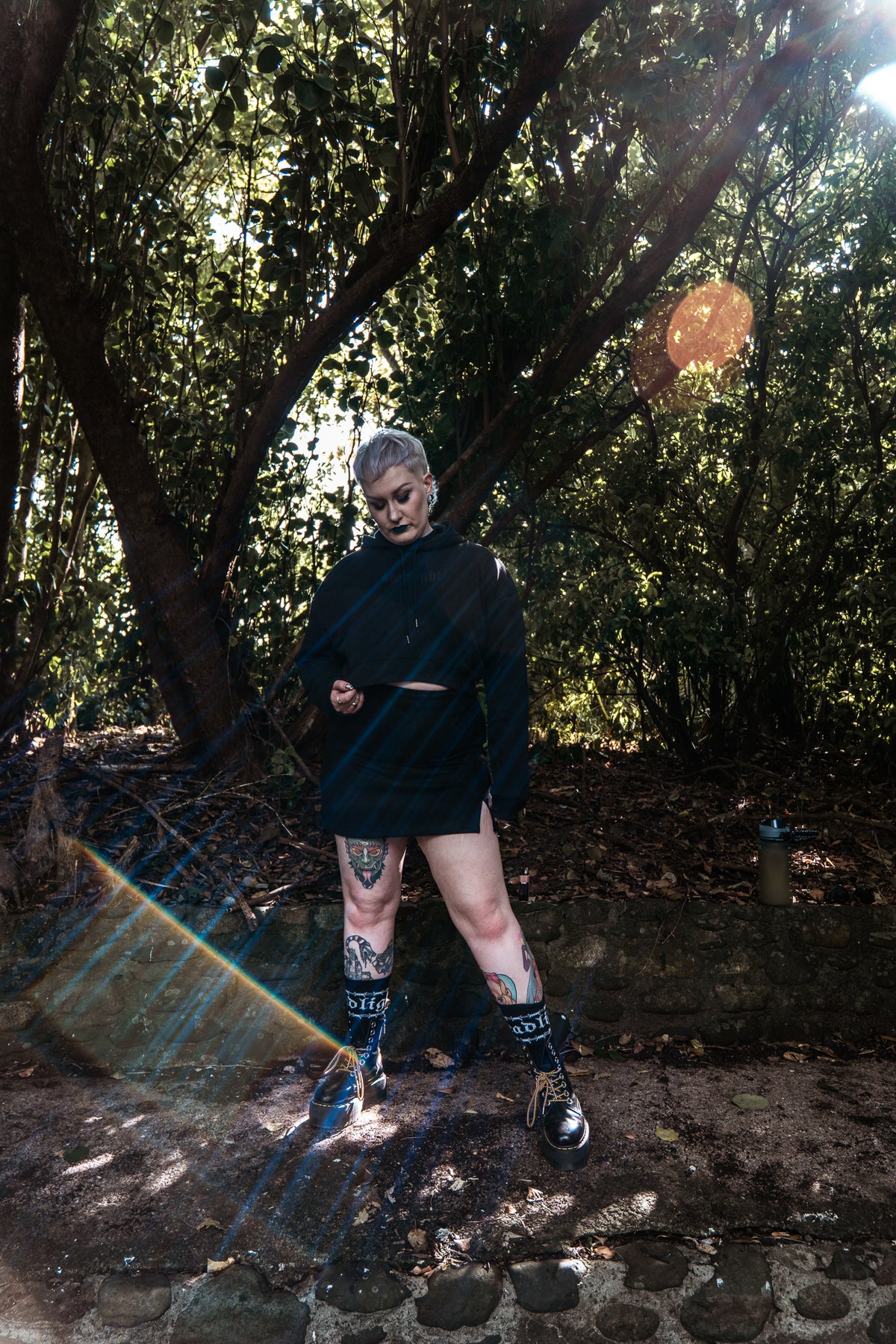 DARKER STILL CROPPED HOODIE - BLACK