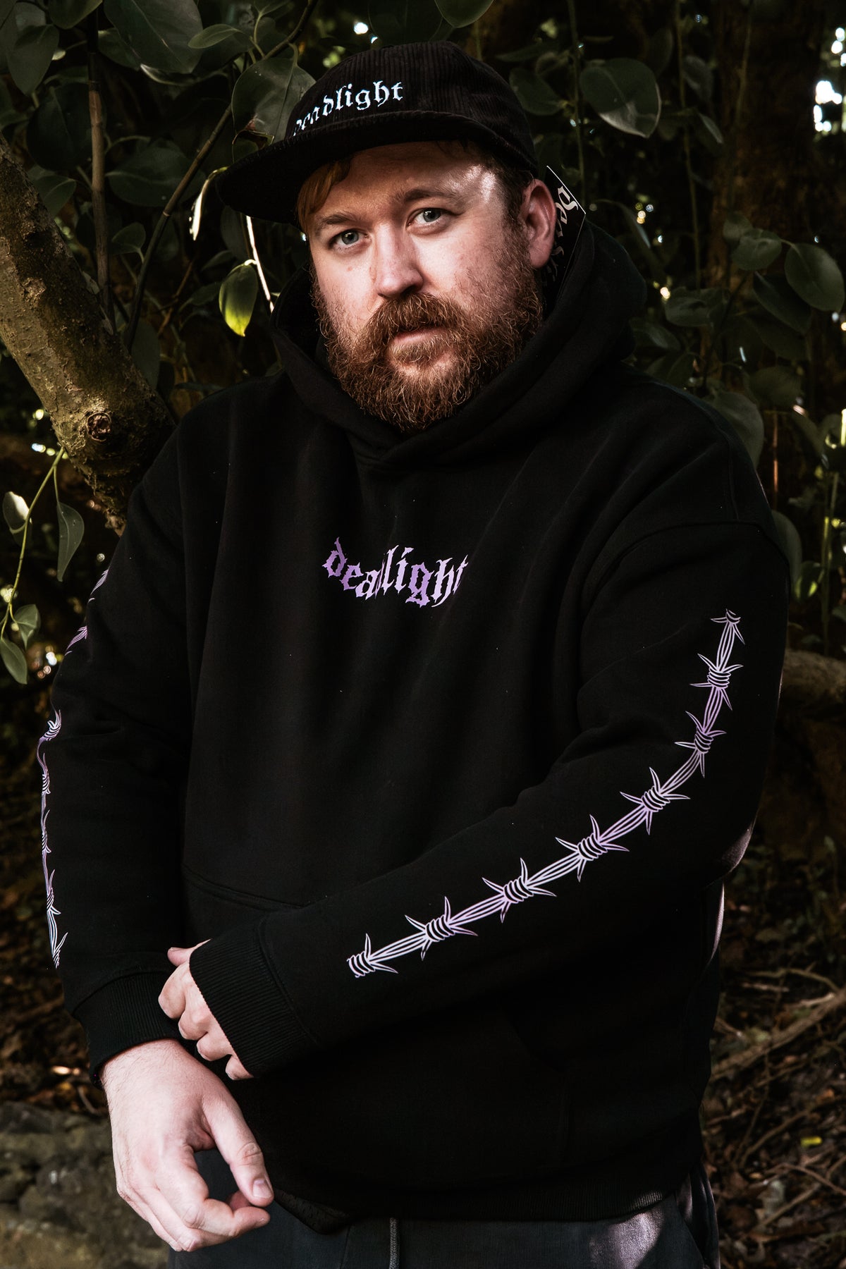 LAVENDER EYES BARBED WIRE HOODIE - BLACK