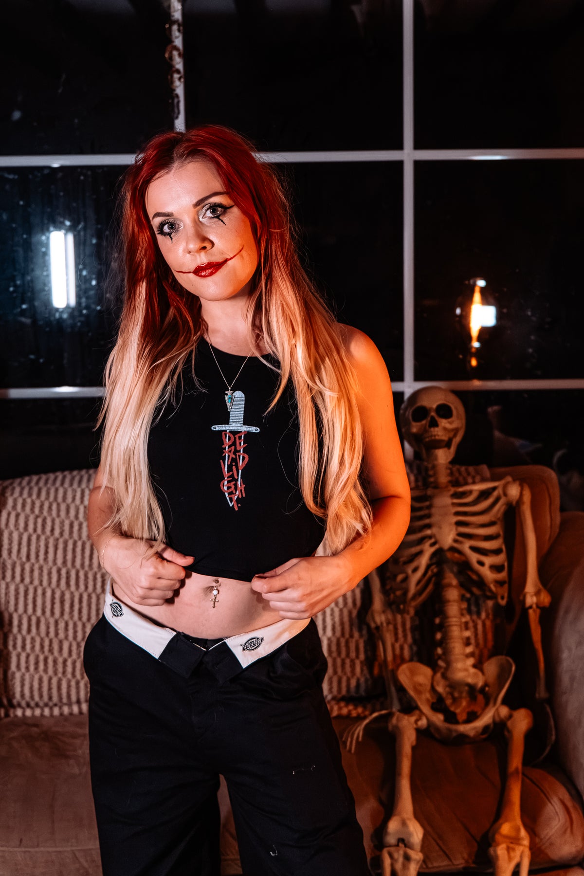 DEADLIGHT RED DAGGER CROP TANK - BLACK