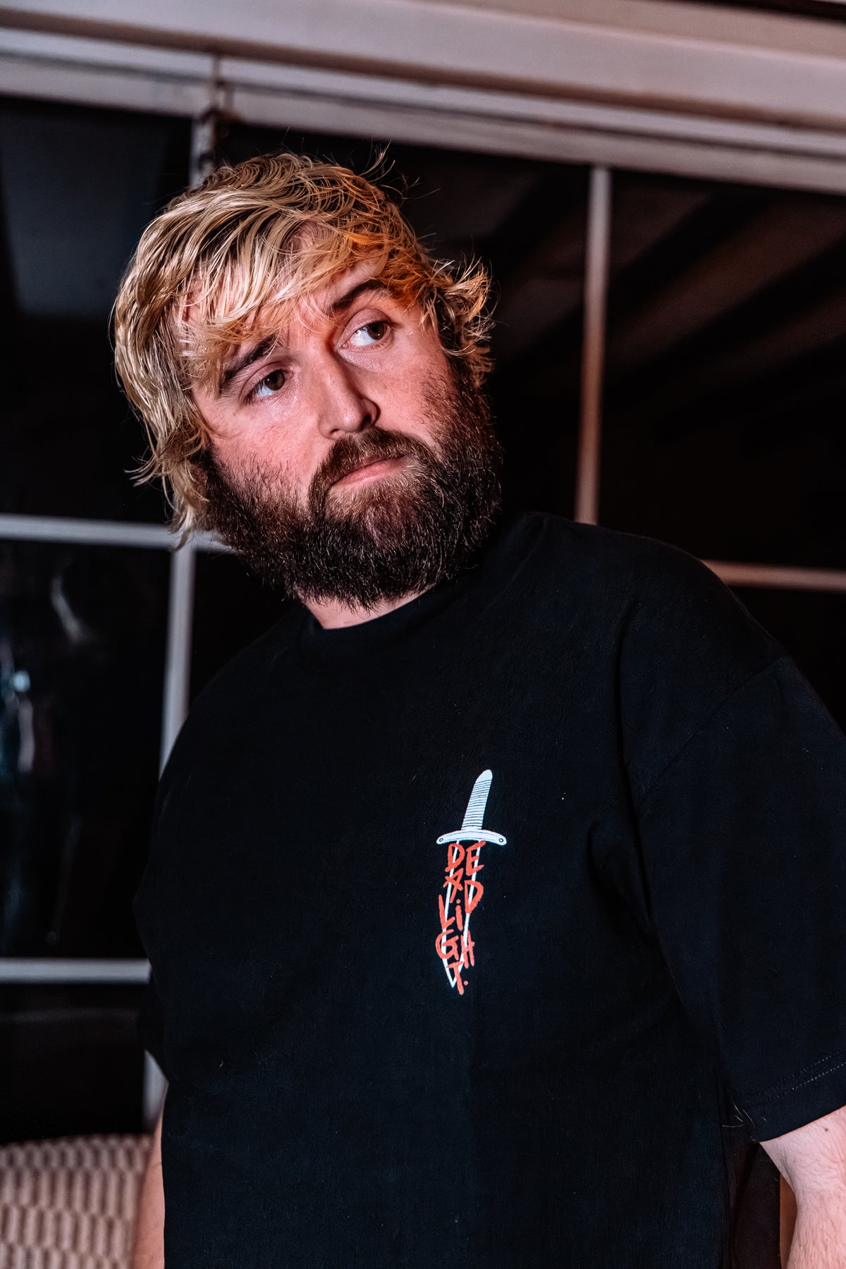 DEADLIGHT RED DAGGER & SKULL TEE - BLACK